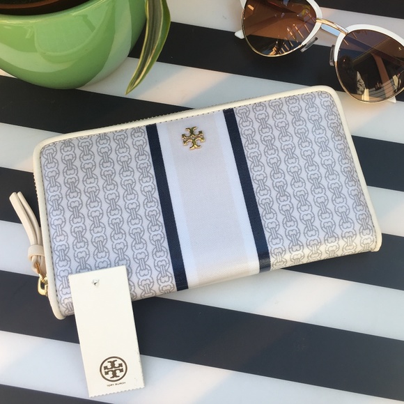 Tory Burch Handbags - NWT Tory Burch Gemini Link Zip Wallet